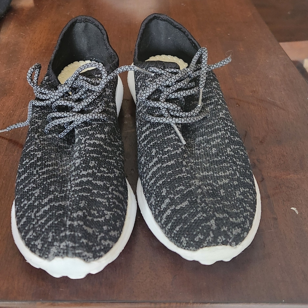 Pierre Dumas Black and White Sneakers with Knit Upper size 6